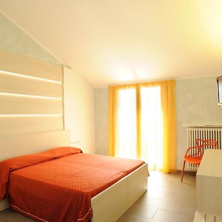 Hotel Danio Lungomare Аласио Екстериор снимка
