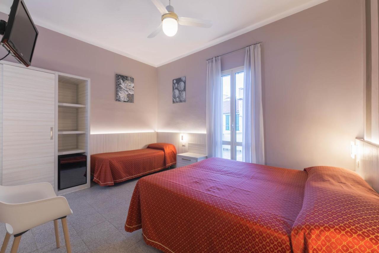 Hotel Danio Lungomare Аласио Екстериор снимка