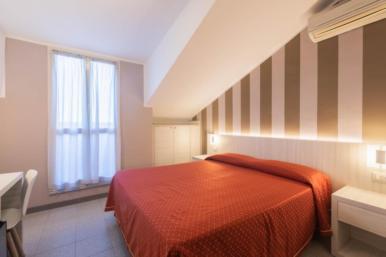 Hotel Danio Lungomare Аласио Екстериор снимка