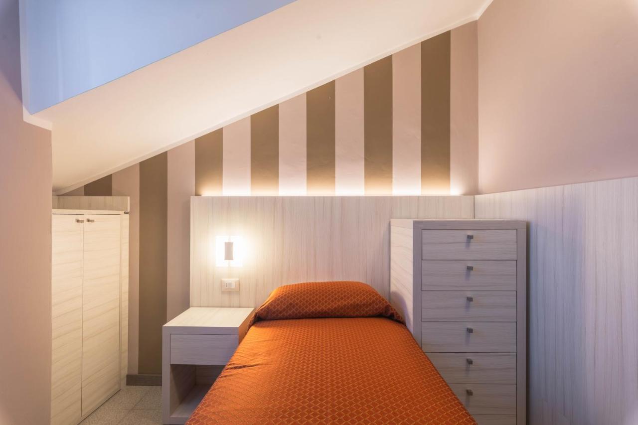 Hotel Danio Lungomare Аласио Екстериор снимка