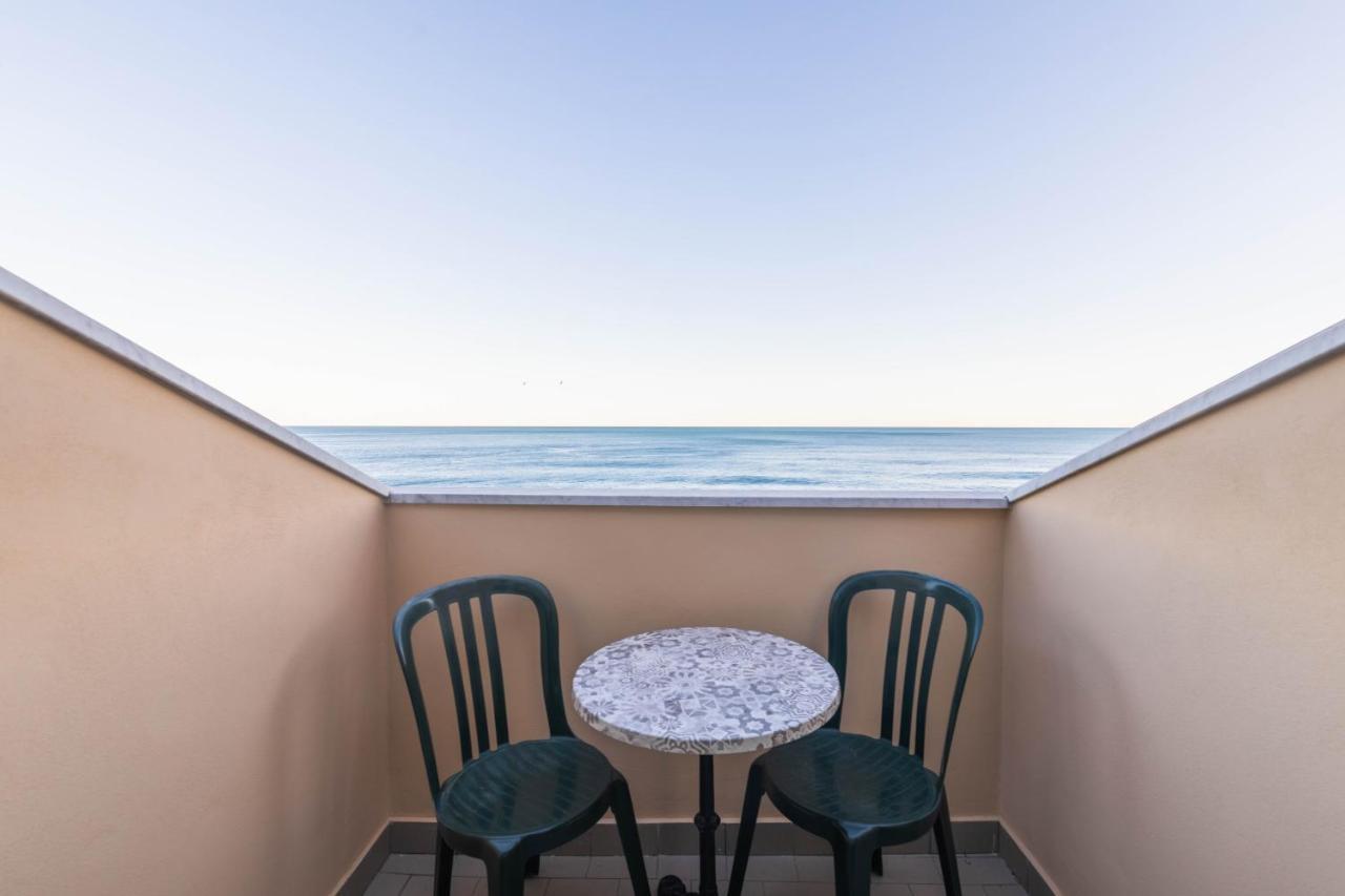 Hotel Danio Lungomare Аласио Екстериор снимка