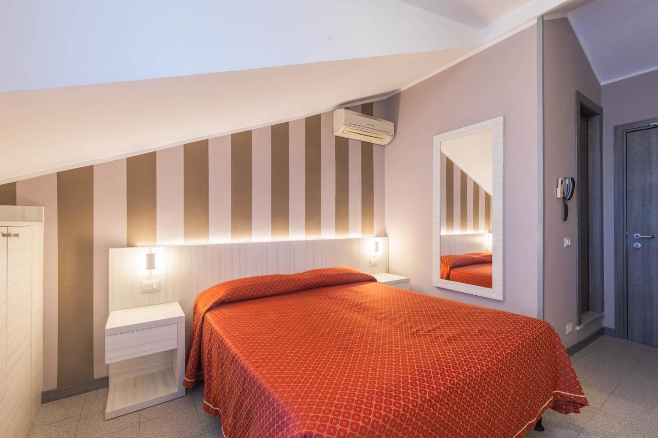 Hotel Danio Lungomare Аласио Екстериор снимка