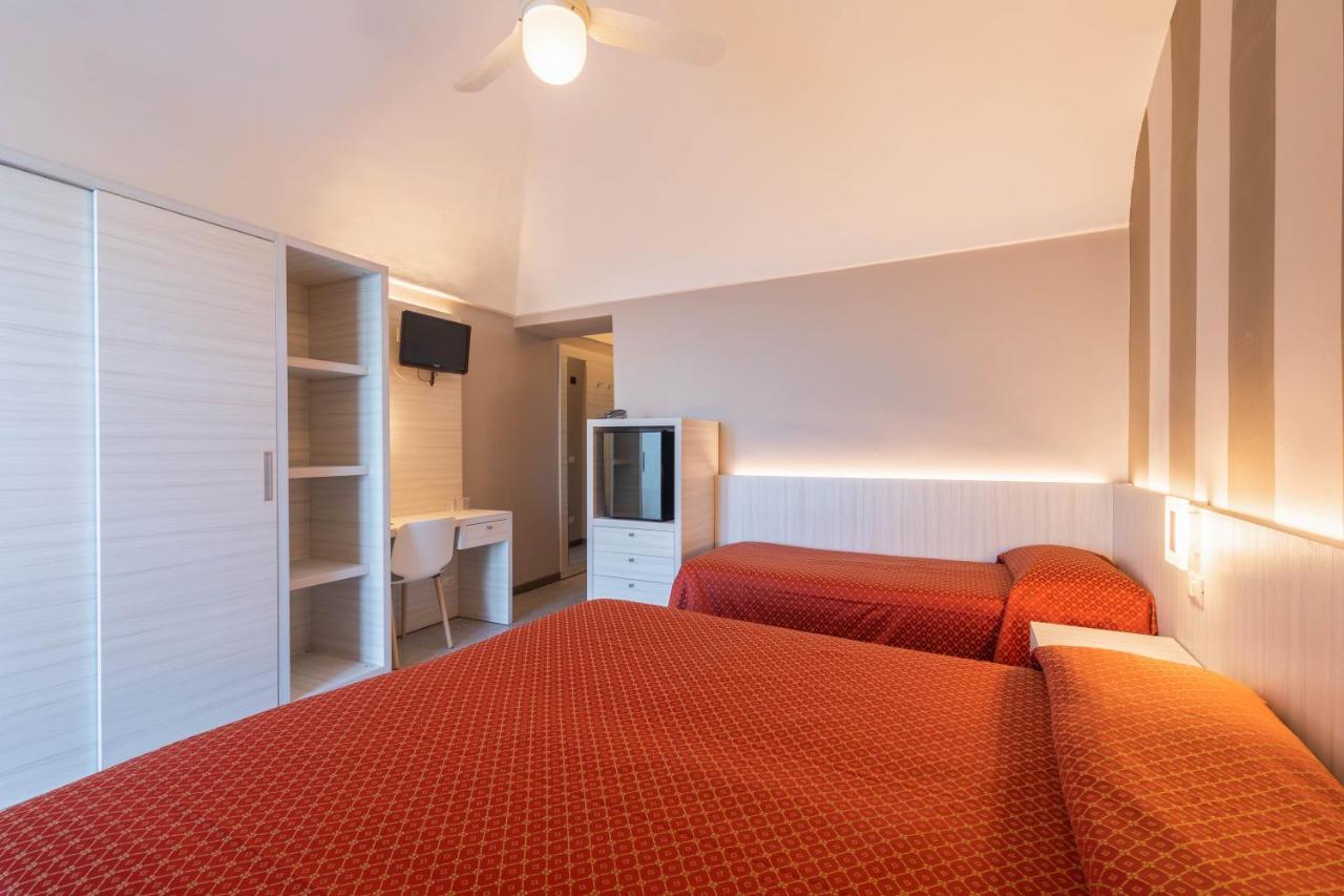 Hotel Danio Lungomare Аласио Екстериор снимка