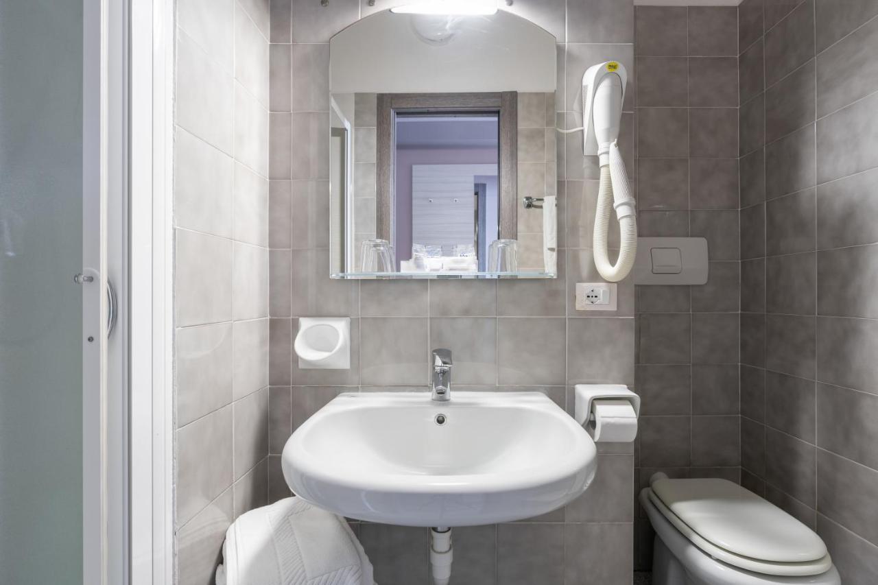 Hotel Danio Lungomare Аласио Екстериор снимка