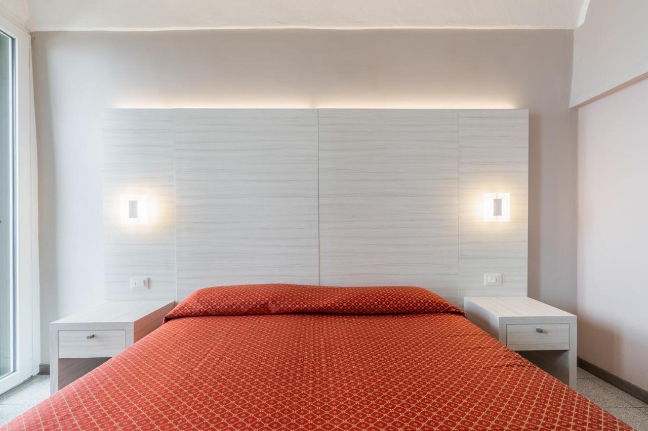 Hotel Danio Lungomare Аласио Екстериор снимка