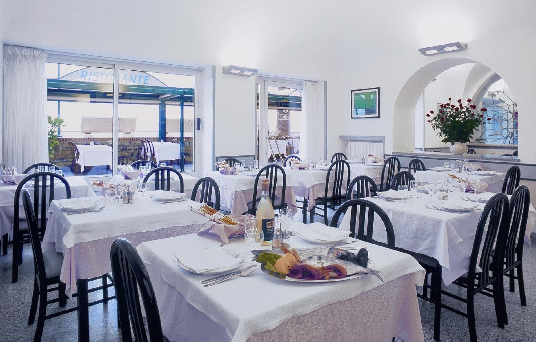 Hotel Danio Lungomare Аласио Екстериор снимка